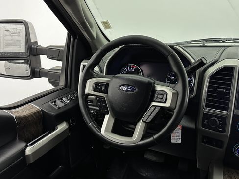 Used 2019 Ford F250 Lariat w/ Chrome Package image 29