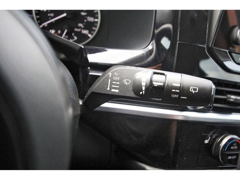 Used 2024 Nissan Pathfinder SV w/ SV Premium Package image 21