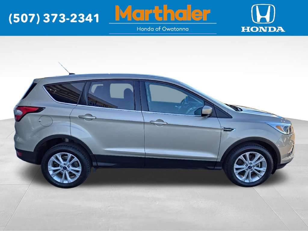 Used 2017 Ford Escape SE w/ SE Cold Weather Package AWD/4WD image 6
