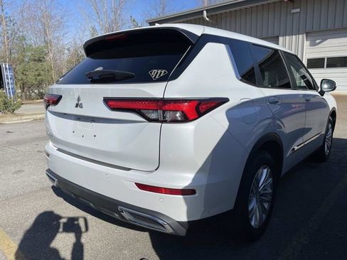 Used 2022 Mitsubishi Outlander ES image 5