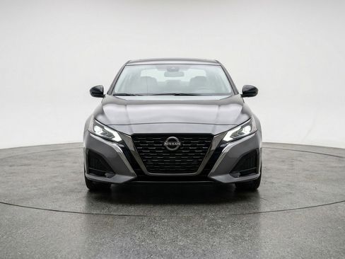 Used 2025 Nissan Altima 2.5 SV image 2