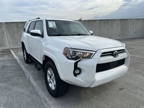 Used 2023 Toyota 4Runner SR5 AWD/4WD image 17