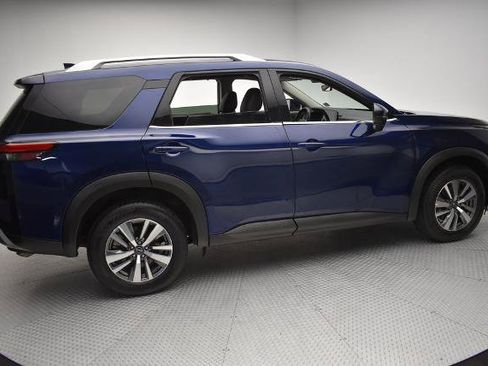 Certified 2025 Nissan Pathfinder SL AWD/4WD image 4