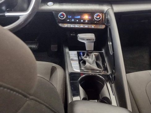 Used 2023 Hyundai Elantra Blue image 32