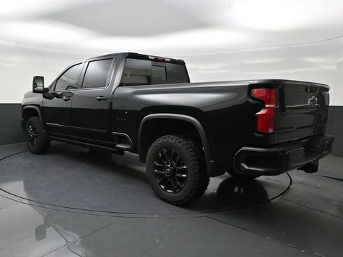 Used 2026 Chevrolet Silverado 2500 High Country w/ High Country Premium Package AWD/4WD image 3