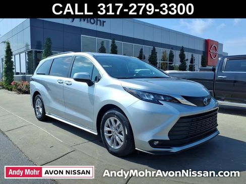 Used 2025 Toyota Sienna XLE FWD image 1