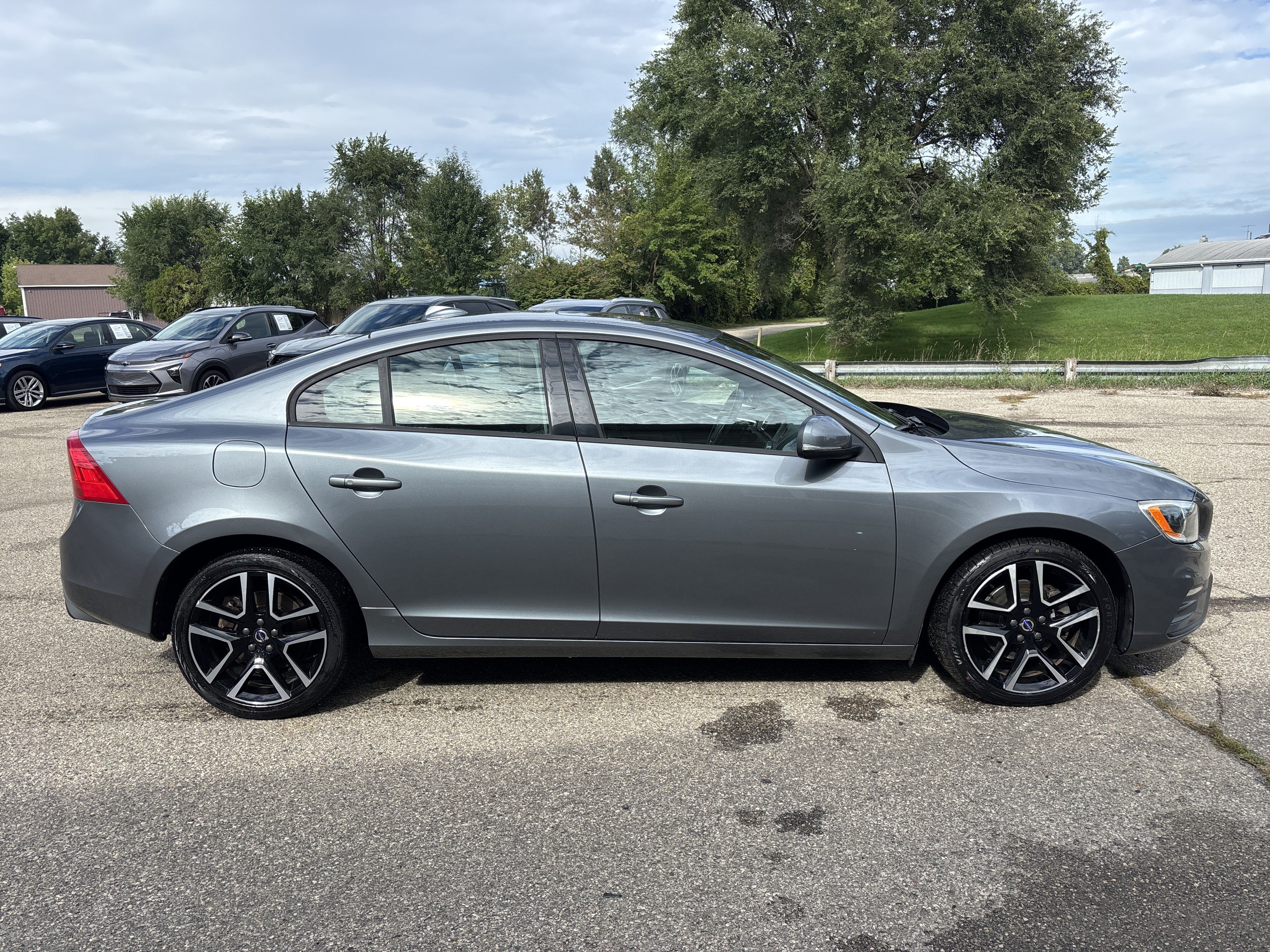 Used 2018 Volvo S60 T5 Dynamic w/ Vision Package FWD image 2