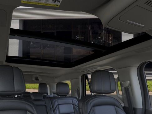 New 2026 Lincoln Navigator Reserve AWD/4WD image 22