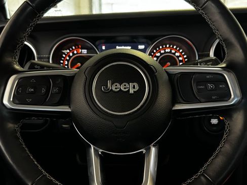 Certified 2022 Jeep Gladiator Overland w/ Popular Equipment Package AWD/4WD image 14