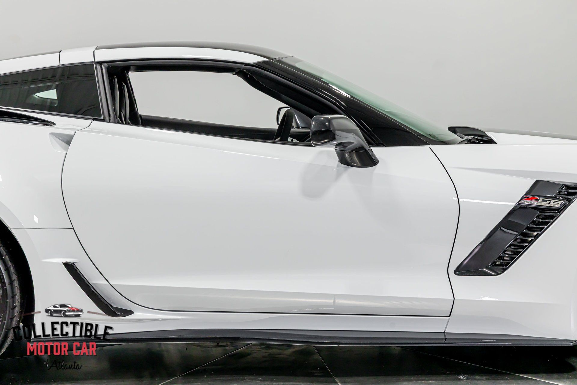 Used 2015 Chevrolet Corvette Z06 w/ 3LZ Preferred Equipment Group RWD image 44