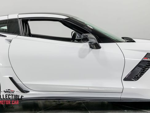 Used 2015 Chevrolet Corvette Z06 w/ 3LZ Preferred Equipment Group RWD image 44