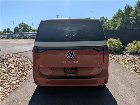 Used 2025 Volkswagen ID. Buzz Pro S Plus AWD/4WD image 4