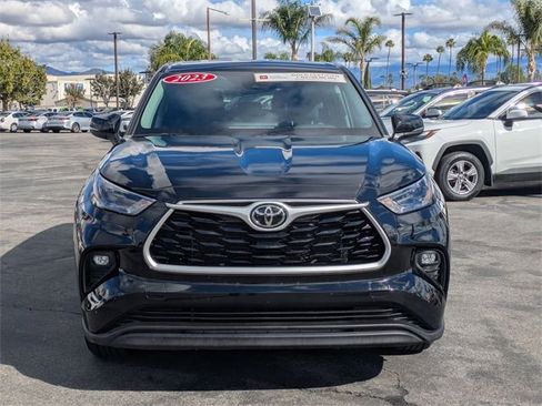 Used 2023 Toyota Highlander LE image 2