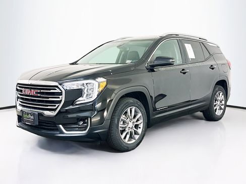 Used 2024 GMC Terrain SLT image 3