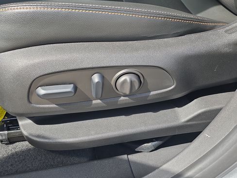 Used 2024 Chevrolet Equinox Premier FWD image 21