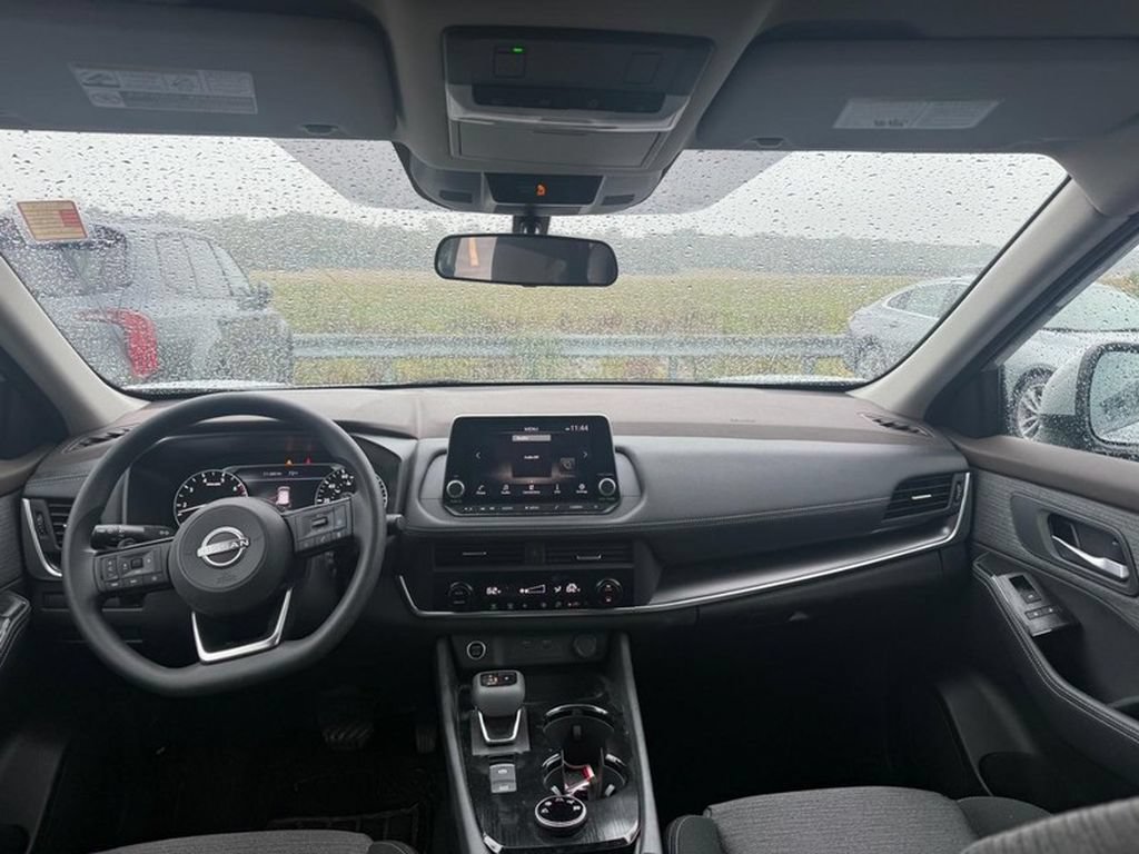 Used 2023 Nissan Rogue SV AWD/4WD image 4