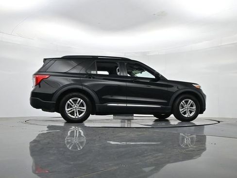 Used 2021 Ford Explorer XLT RWD image 34