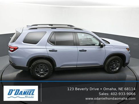 Used 2025 Honda Pilot TrailSport image 19