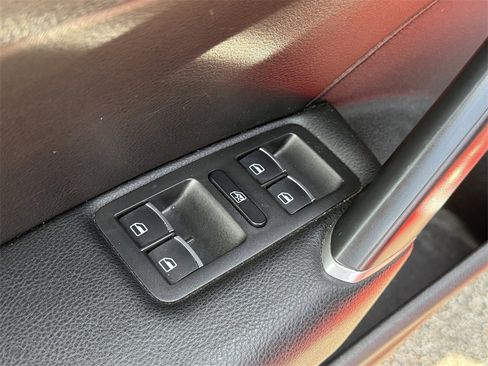 Used 2022 Volkswagen Passat 2.0T image 11