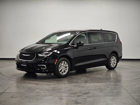 New 2026 Chrysler Pacifica Select image 4