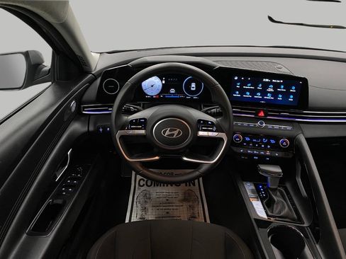 Used 2025 Hyundai Elantra SEL image 13