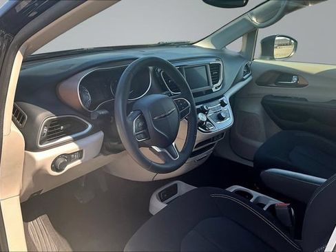 Used 2023 Chrysler Voyager LX FWD image 16