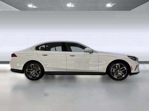 Used 2026 BMW 530i w/ Premium Package image 7