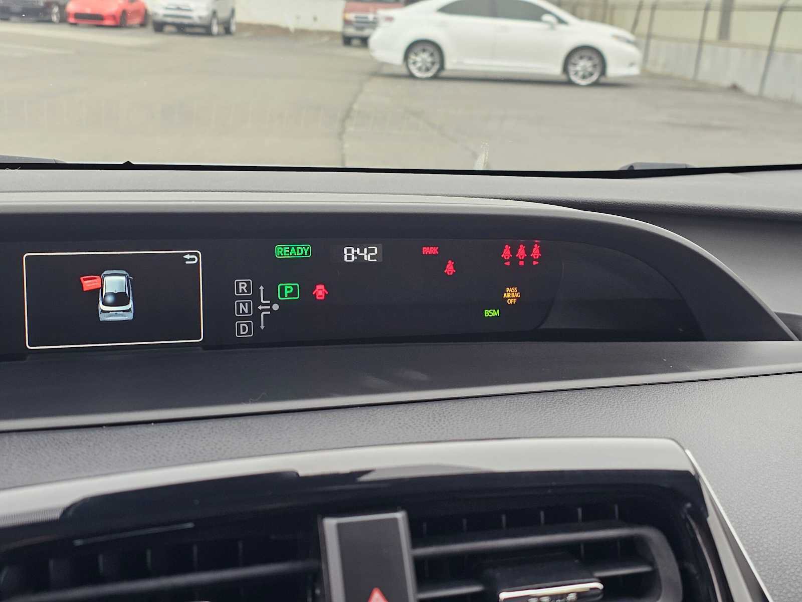 Used 2019 Toyota Prius XLE w/ Premium Convenience Package FWD image 25
