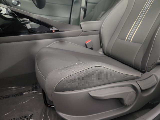 Certified 2025 Hyundai Elantra Hybrid FWD image 12