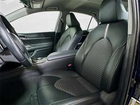 Used 2022 Toyota Camry SE image 11