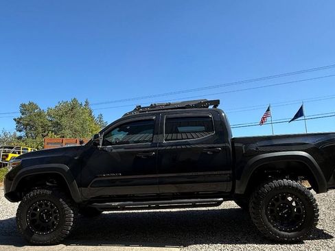 Used 2019 Toyota Tacoma TRD Off-Road w/ Technology Package AWD/4WD image 38