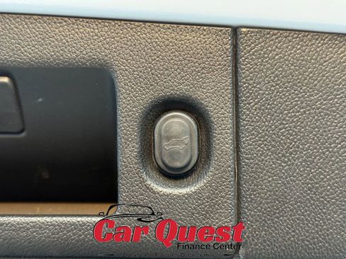 Used 2016 GMC Yukon XL SLT w/ Open Road Package AWD/4WD image 19