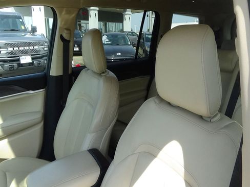 Used 2021 Jeep Grand Cherokee L Limited AWD/4WD image 19