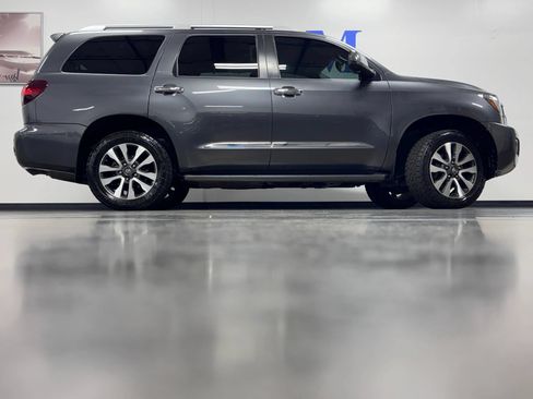 Used 2019 Toyota Sequoia Limited w/ Safety & Convenience Package AWD/4WD image 3