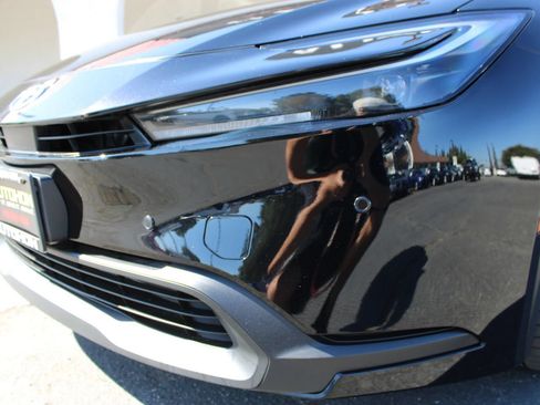 Used 2023 Toyota Prius LE FWD image 30