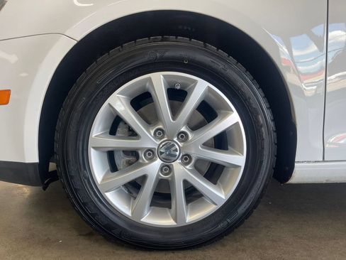 Used 2010 Volkswagen Jetta Limited Edition FWD image 30