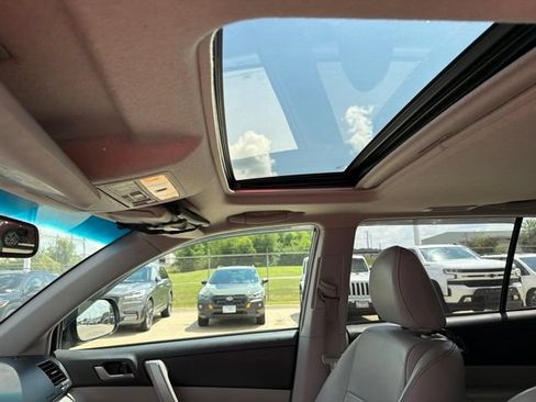 Used 2013 Toyota Highlander SE AWD/4WD image 4