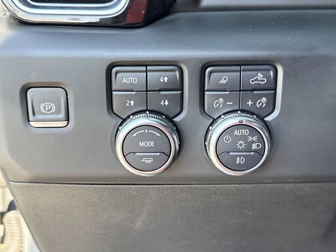 Used 2023 GMC Sierra 1500 Denali w/ Denali Reserve Package AWD/4WD image 16