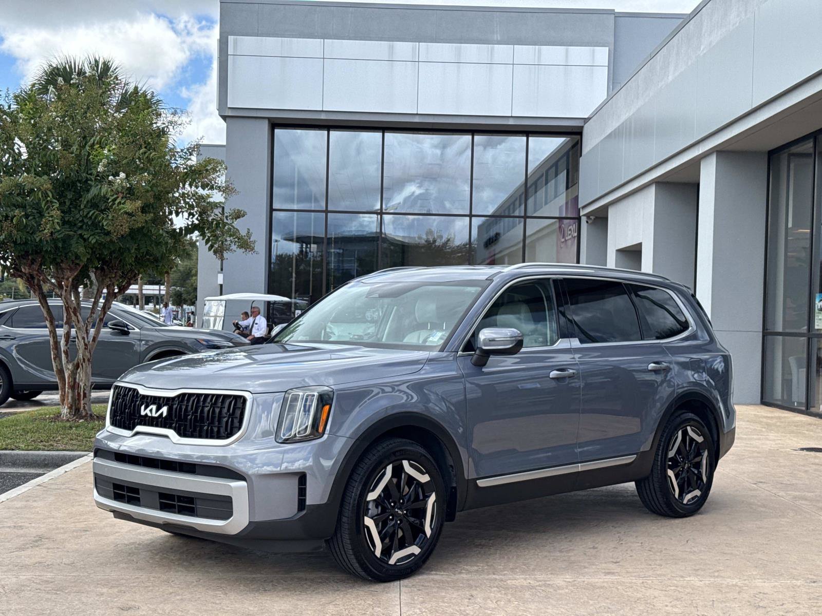 Used 2023 Kia Telluride EX FWD image 6