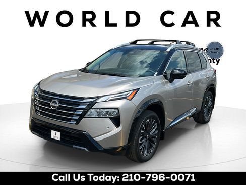 Used 2025 Nissan Rogue Platinum FWD image 3