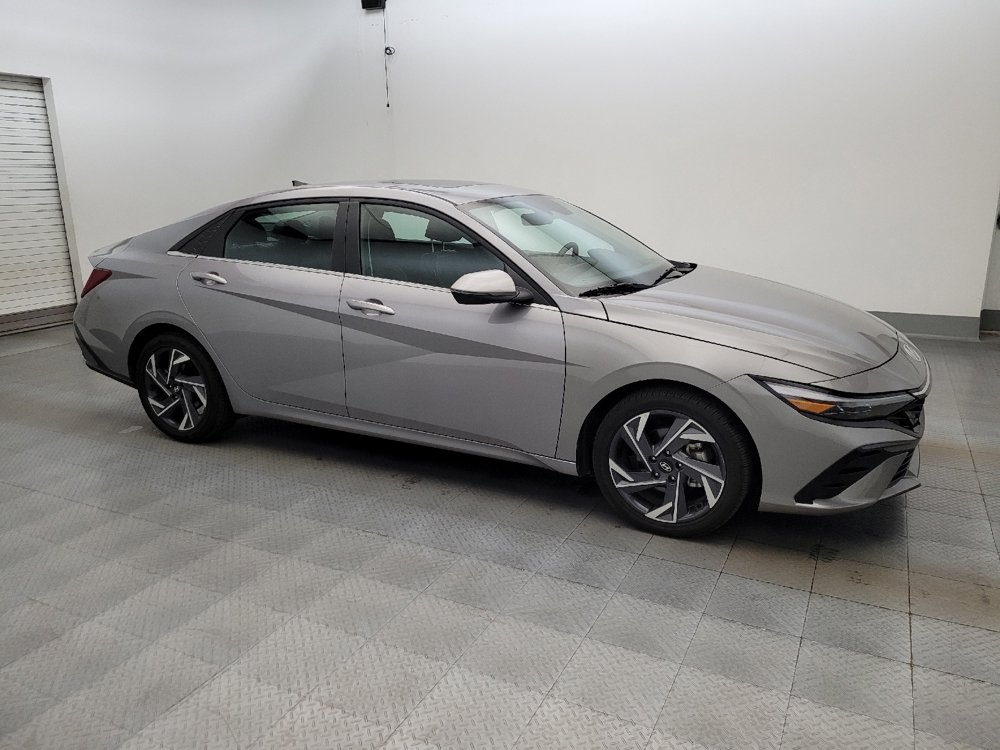 Used 2025 Hyundai Elantra Limited FWD image 11