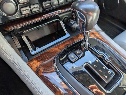 Used 2004 Jaguar XJ8 image 26