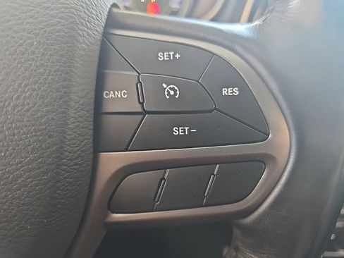 Used 2019 Jeep Cherokee Limited AWD/4WD image 20