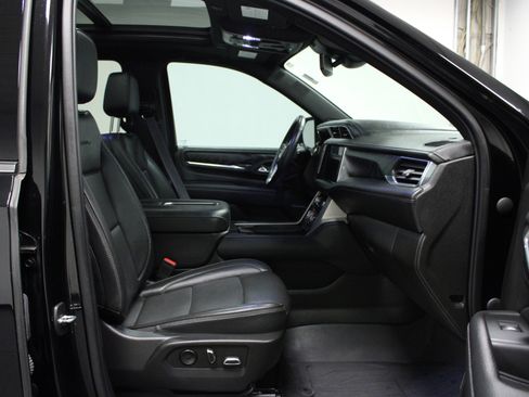 Used 2023 GMC Yukon XL Denali image 17