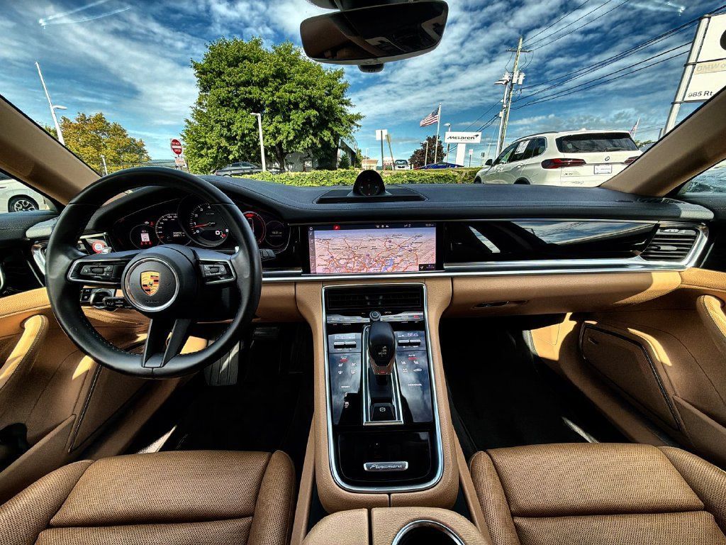 Used 2021 Porsche Panamera RWD image 18