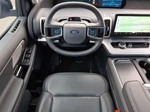 Certified 2025 Ford Expedition Active AWD/4WD image 13
