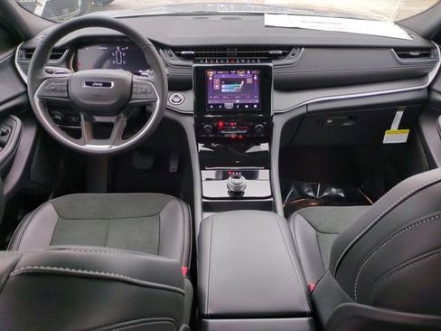 New 2025 Jeep Grand Cherokee L Altitude image 32