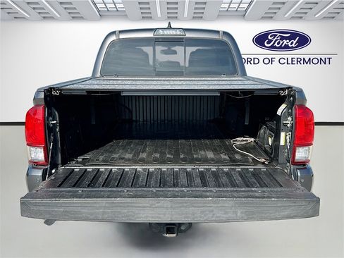 Used 2017 Toyota Tacoma TRD Sport image 26