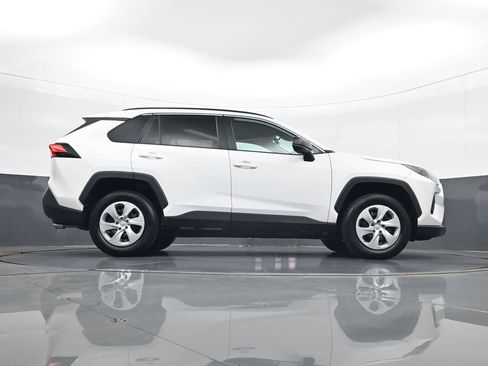 Used 2020 Toyota RAV4 LE FWD image 24
