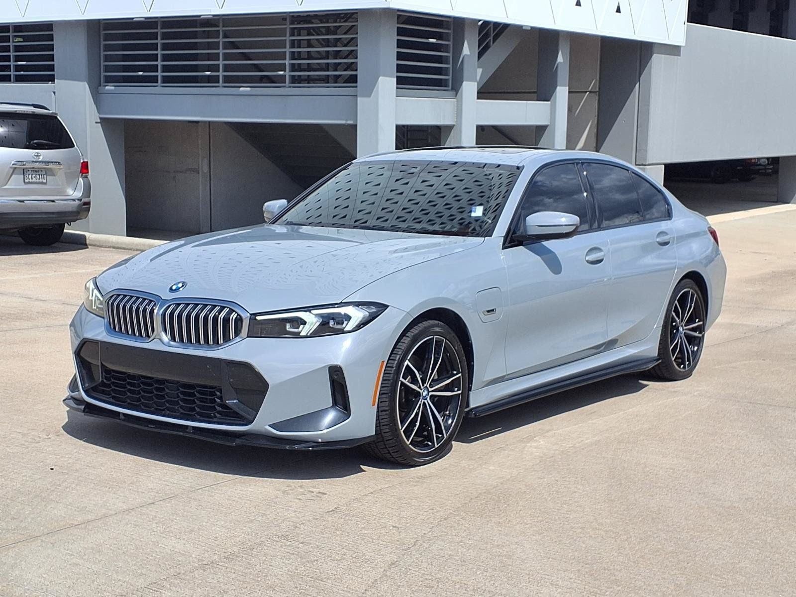 Used 2023 BMW 330e RWD image 28